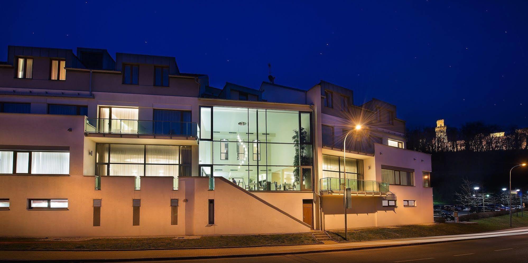 Wellness Hotel Diamant Hluboka nad Vltavou Exterior photo