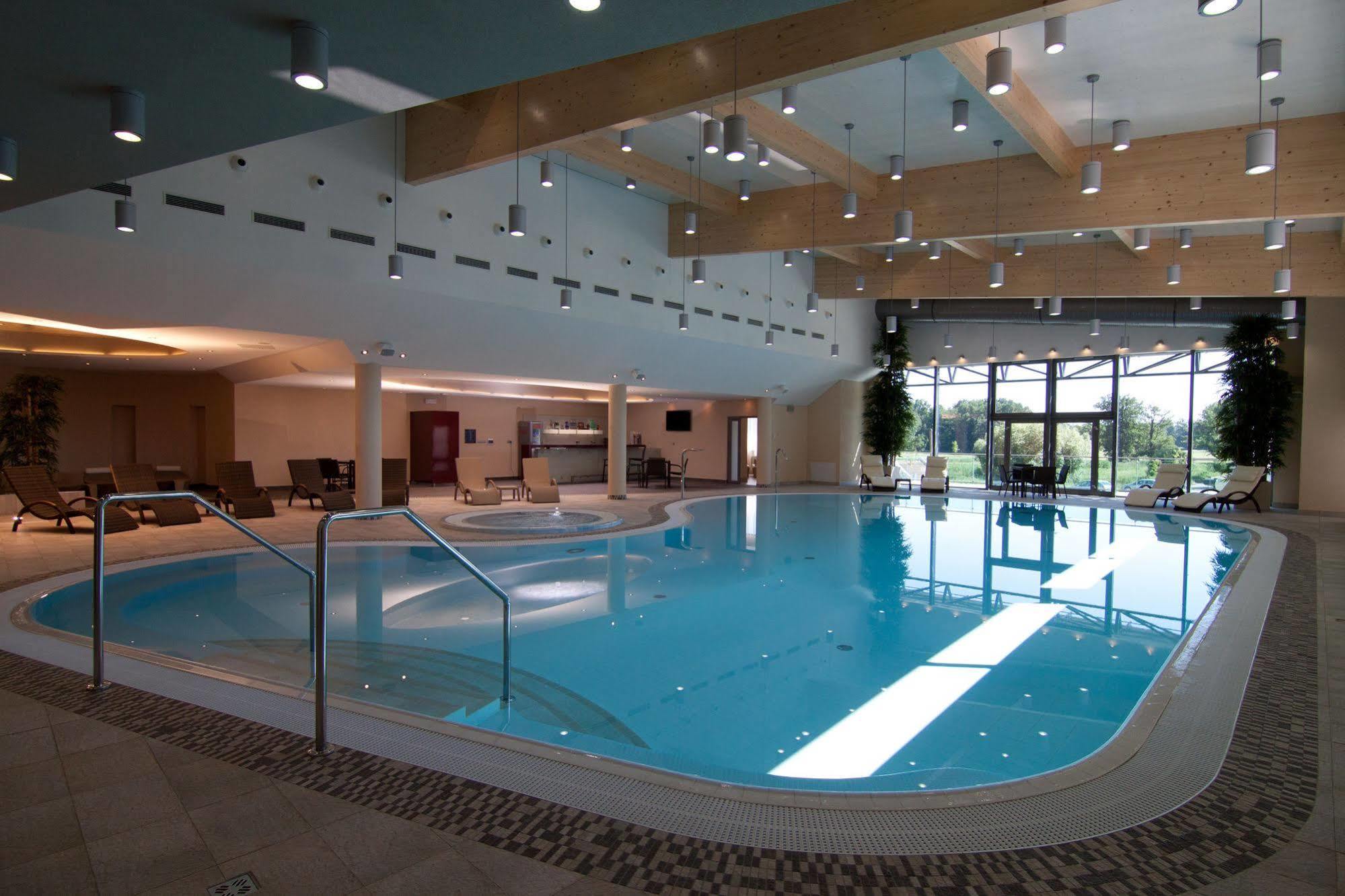 Wellness Hotel Diamant Hluboka nad Vltavou Exterior photo